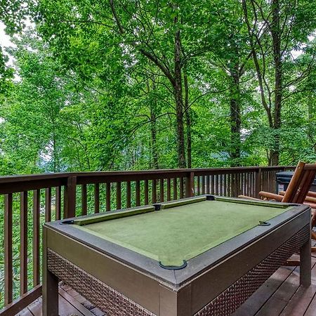 Moonshine Chalet, Hot Tub, Pool Access, Wifi, 1089 Free Tickets Each Paid Day, Dollywood And More Gatlinburg Eksteriør bilde