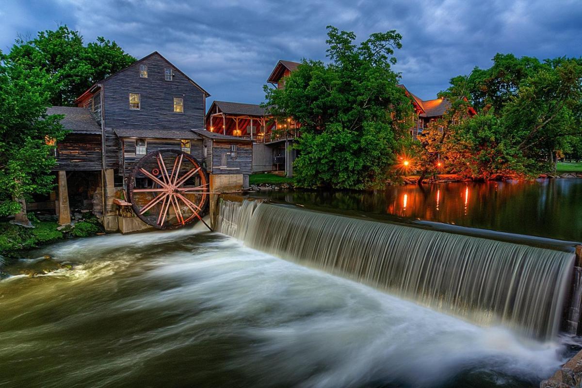 Moonshine Chalet, Hot Tub, Pool Access, Wifi, 1089 Free Tickets Each Paid Day, Dollywood And More Gatlinburg Eksteriør bilde