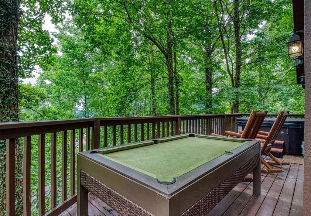 Moonshine Chalet, Hot Tub, Pool Access, Wifi, 1089 Free Tickets Each Paid Day, Dollywood And More Gatlinburg Eksteriør bilde