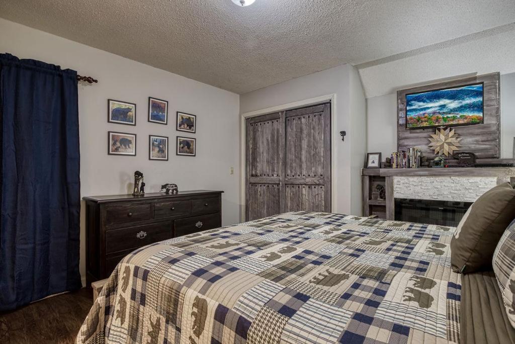 Moonshine Chalet, Hot Tub, Pool Access, Wifi, 1089 Free Tickets Each Paid Day, Dollywood And More Gatlinburg Eksteriør bilde