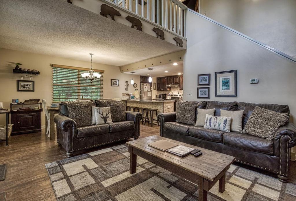 Moonshine Chalet, Hot Tub, Pool Access, Wifi, 1089 Free Tickets Each Paid Day, Dollywood And More Gatlinburg Eksteriør bilde