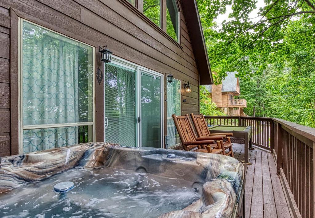 Moonshine Chalet, Hot Tub, Pool Access, Wifi, 1089 Free Tickets Each Paid Day, Dollywood And More Gatlinburg Eksteriør bilde