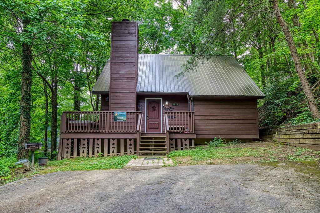 Moonshine Chalet, Hot Tub, Pool Access, Wifi, 1089 Free Tickets Each Paid Day, Dollywood And More Gatlinburg Eksteriør bilde