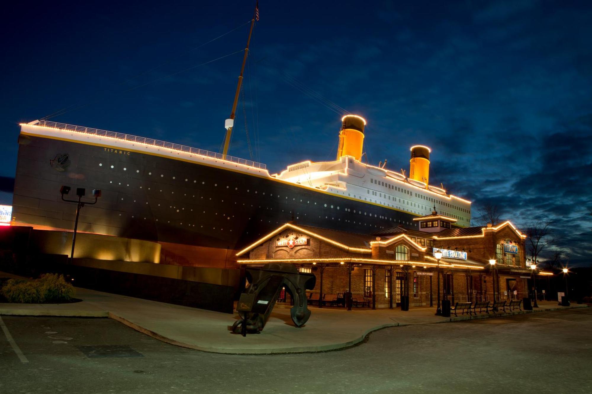 Moonshine Chalet, Hot Tub, Pool Access, Wifi, 1089 Free Tickets Each Paid Day, Dollywood And More Gatlinburg Eksteriør bilde