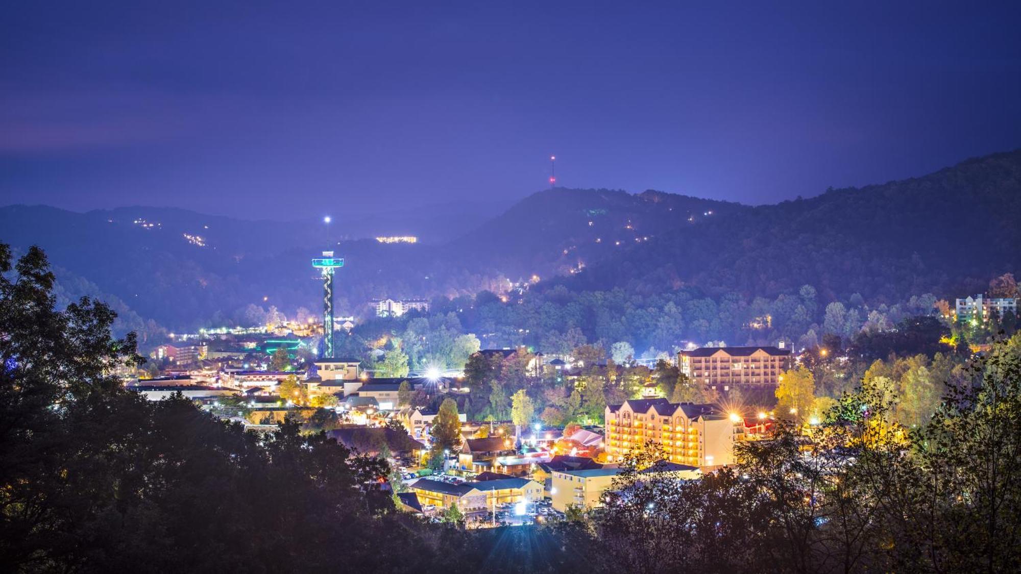 Moonshine Chalet, Hot Tub, Pool Access, Wifi, 1089 Free Tickets Each Paid Day, Dollywood And More Gatlinburg Eksteriør bilde