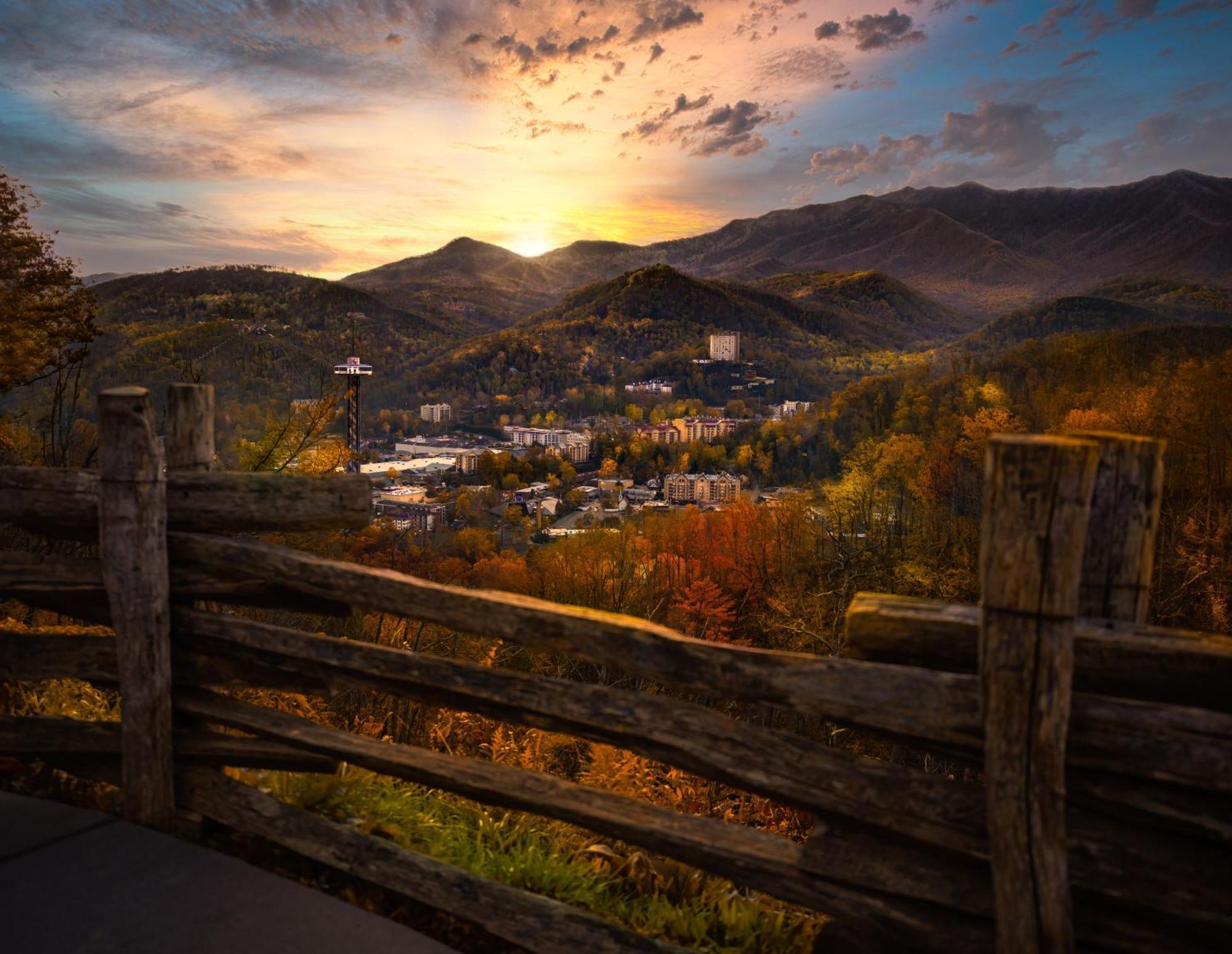 Moonshine Chalet, Hot Tub, Pool Access, Wifi, 1089 Free Tickets Each Paid Day, Dollywood And More Gatlinburg Eksteriør bilde