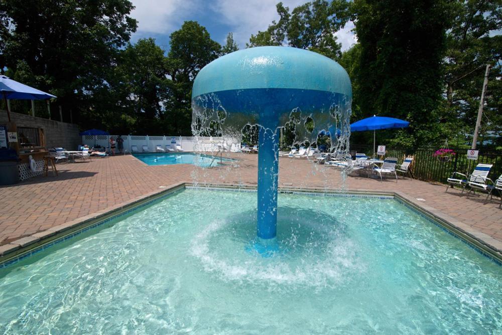 Moonshine Chalet, Hot Tub, Pool Access, Wifi, 1089 Free Tickets Each Paid Day, Dollywood And More Gatlinburg Eksteriør bilde