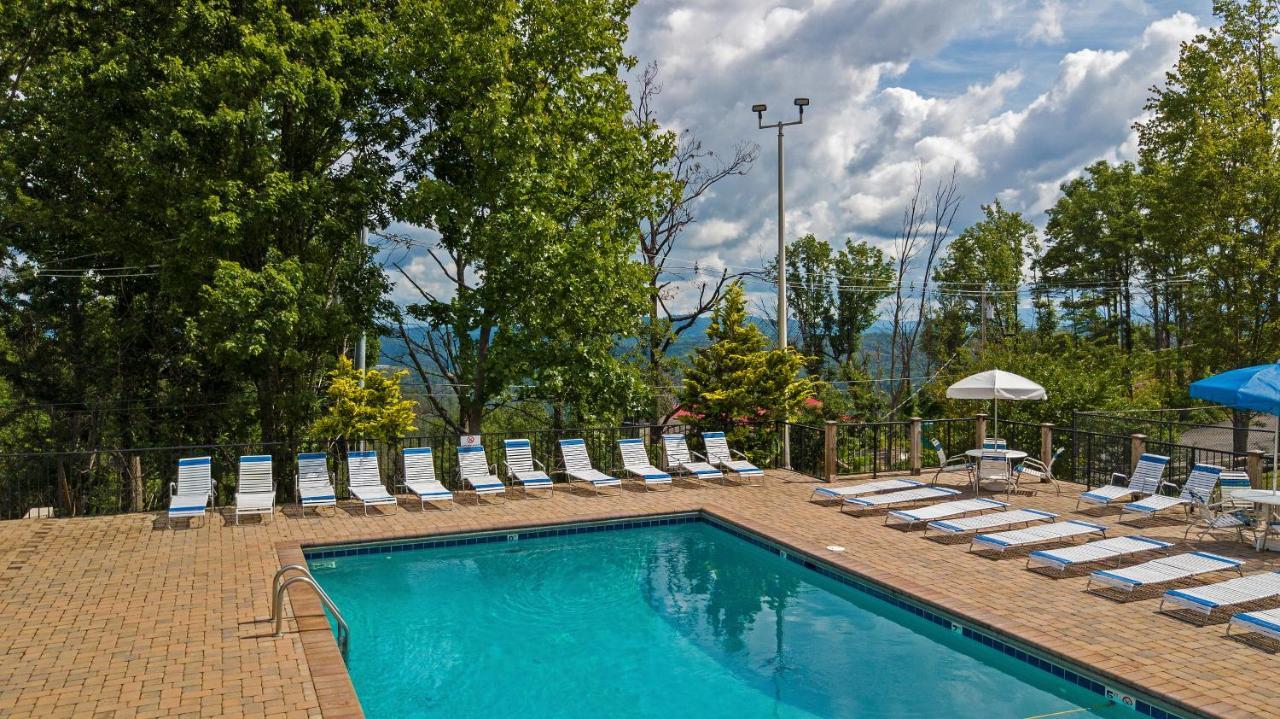 Moonshine Chalet, Hot Tub, Pool Access, Wifi, 1089 Free Tickets Each Paid Day, Dollywood And More Gatlinburg Eksteriør bilde